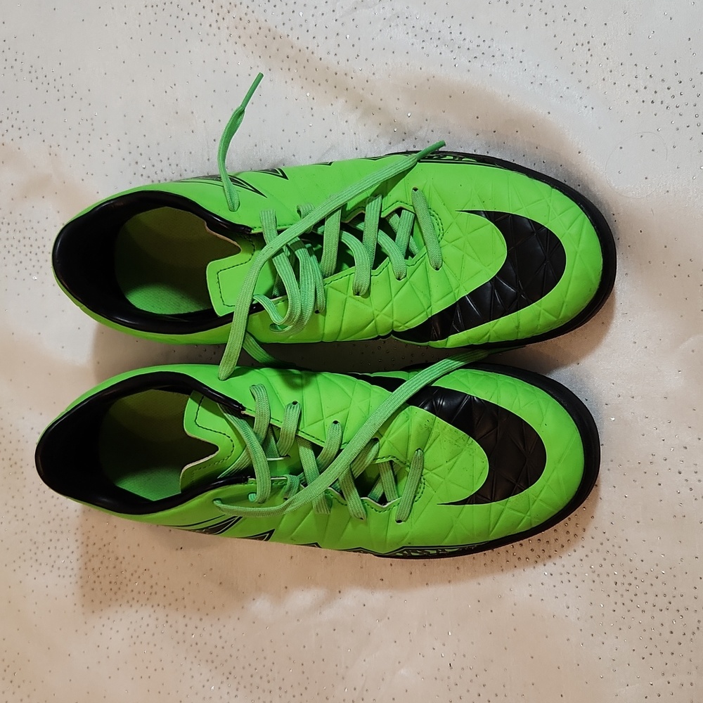 Nike soccer hypervenom shoes size 7